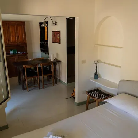 Cute & Small 1-br With Beautiful Terrace Apartamento Florença