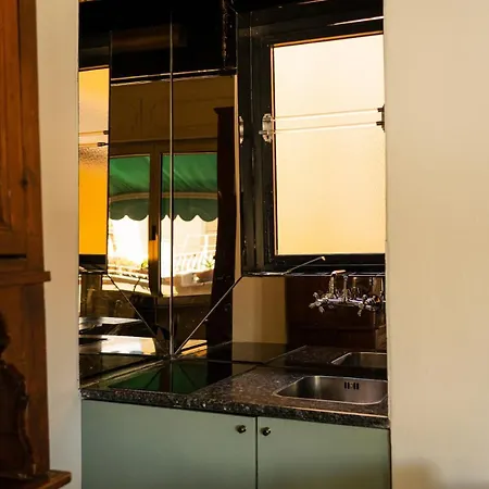 Cute & Small 1-br With Beautiful Terrace Apartamento Florença