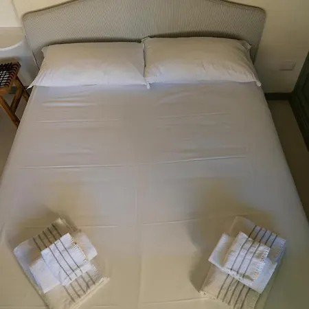 Cute & Small 1-br With Beautiful Terrace * Florence
